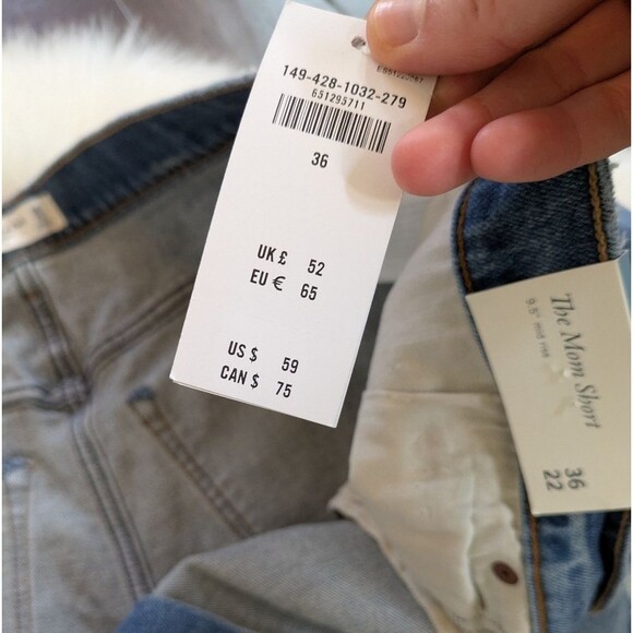 NWT Abercrombie & Fitch The Mom Short Mid Rise Denim Blue Distressed 36 / 22 - Picture 5 of 6